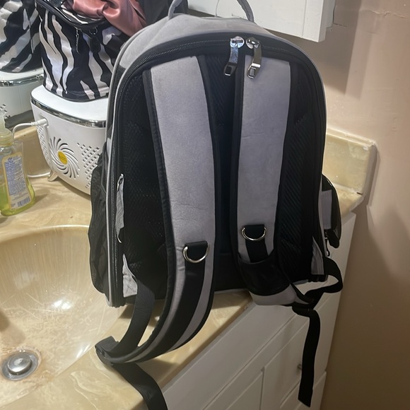 Cute cat carrier backpack in gray - Picture 4 of 7